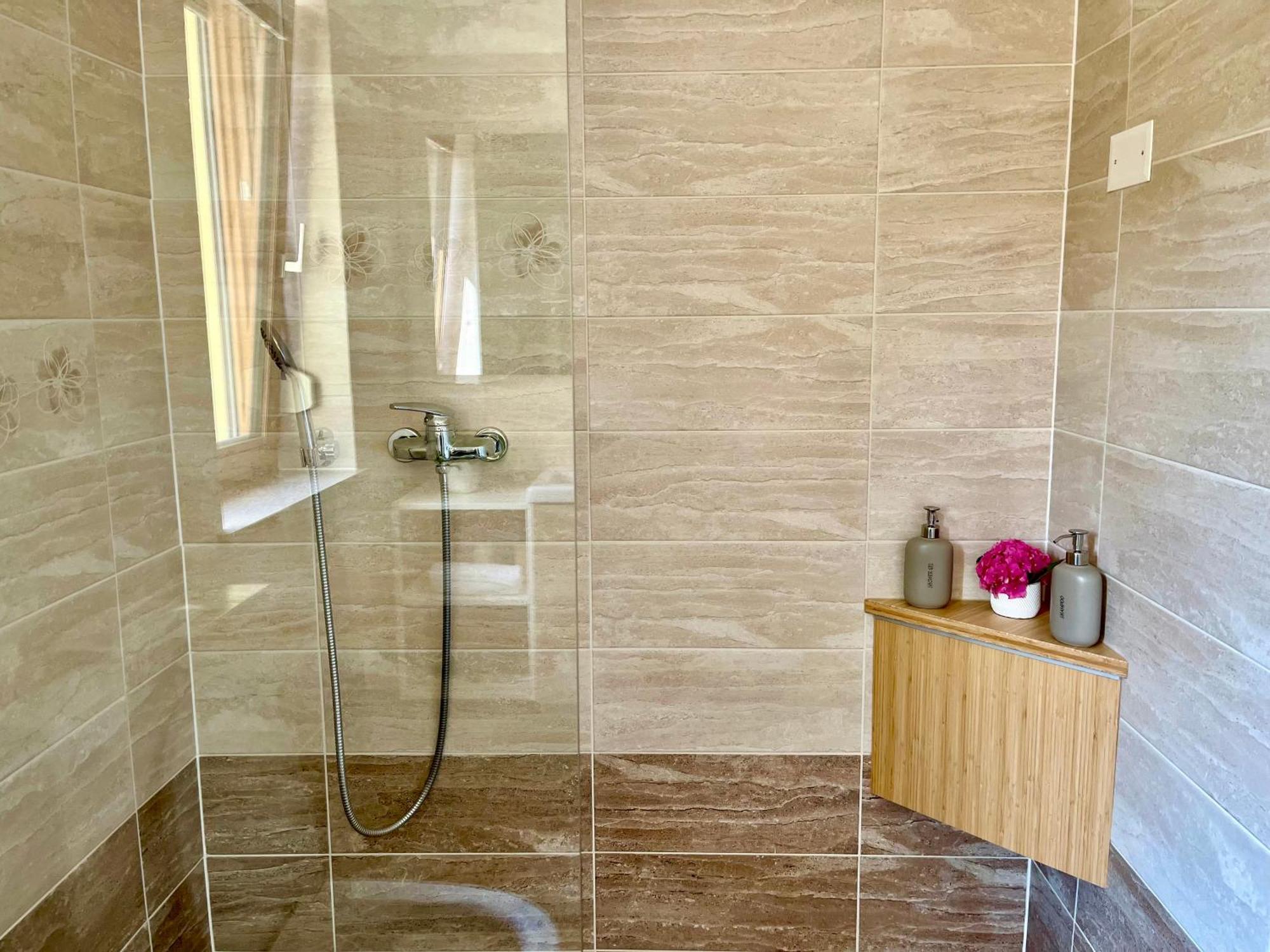 Cozy & Chic - Apartment With A Private Patio Kobarid Ngoại thất bức ảnh